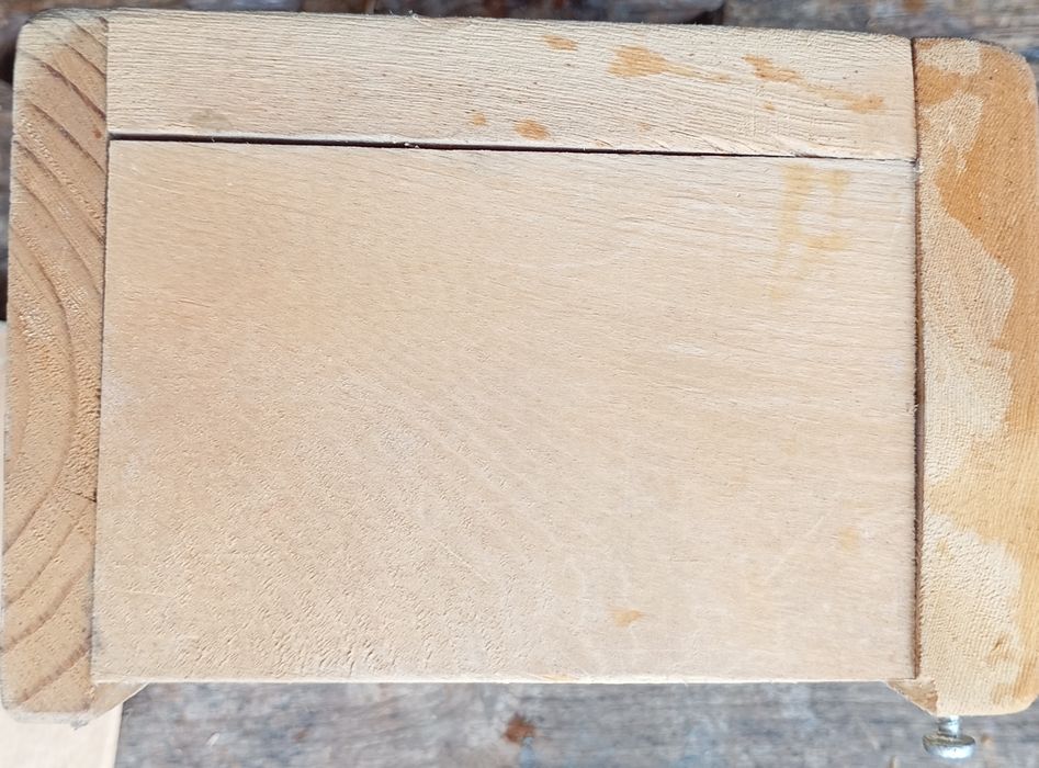 Дървена къща за птици