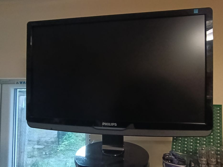 Монитор Philips 23"