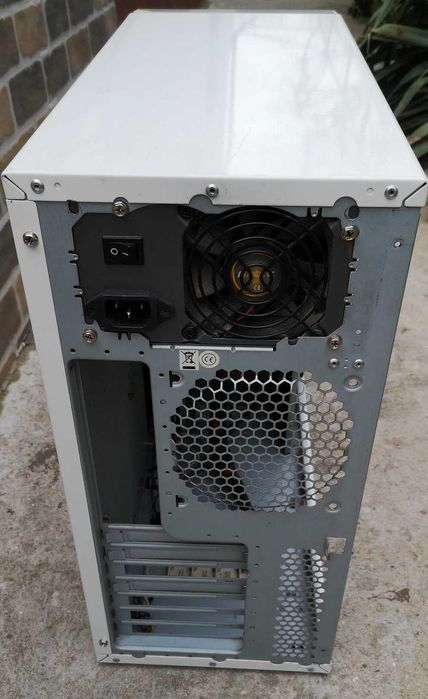 carcasa PC mid-tower ANTEC P150 alba