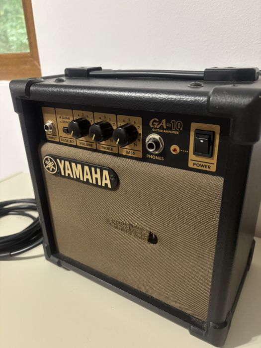 Vând amplificator chitară Yamaha GA-10 + cablu Ibanez