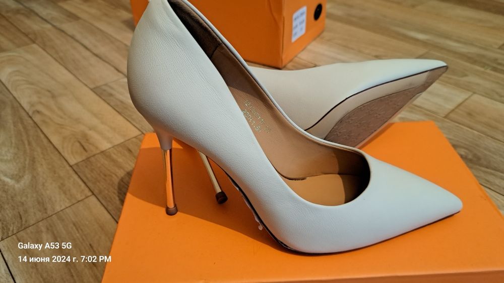 Туфли на продаж в хорошем качестве