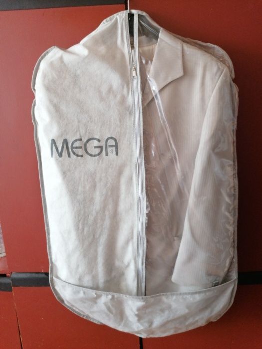 абитуриентски костюм