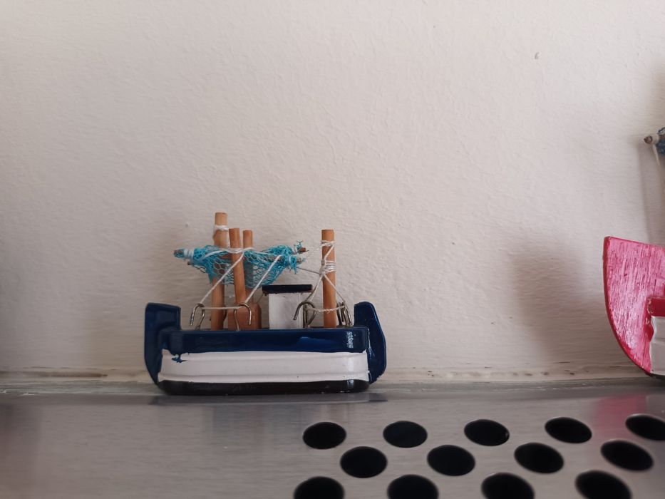 Лот от 4 малки дървени корабчета отлична морска декорация