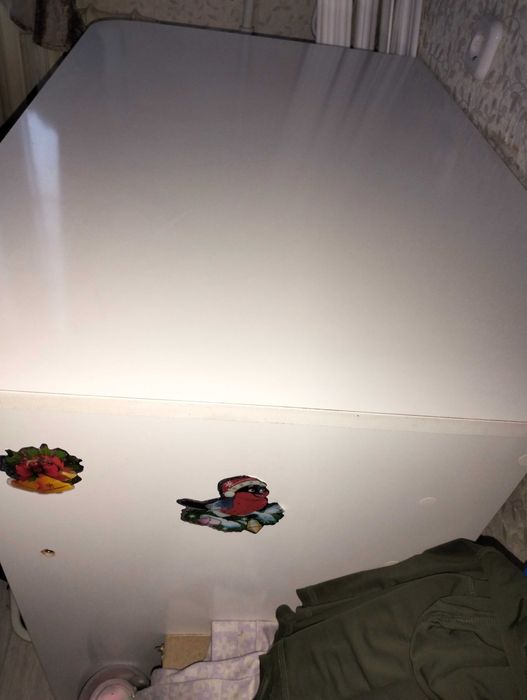 Стол письменный.