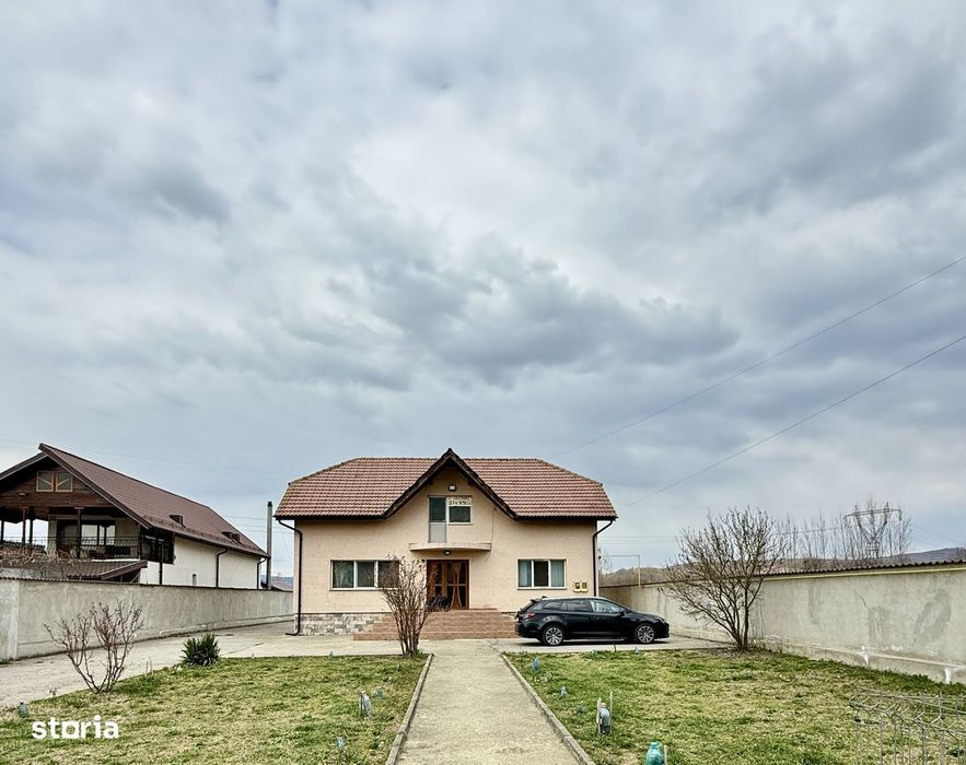 Vilă cu piscină | Livadă | Curte 3000 mp