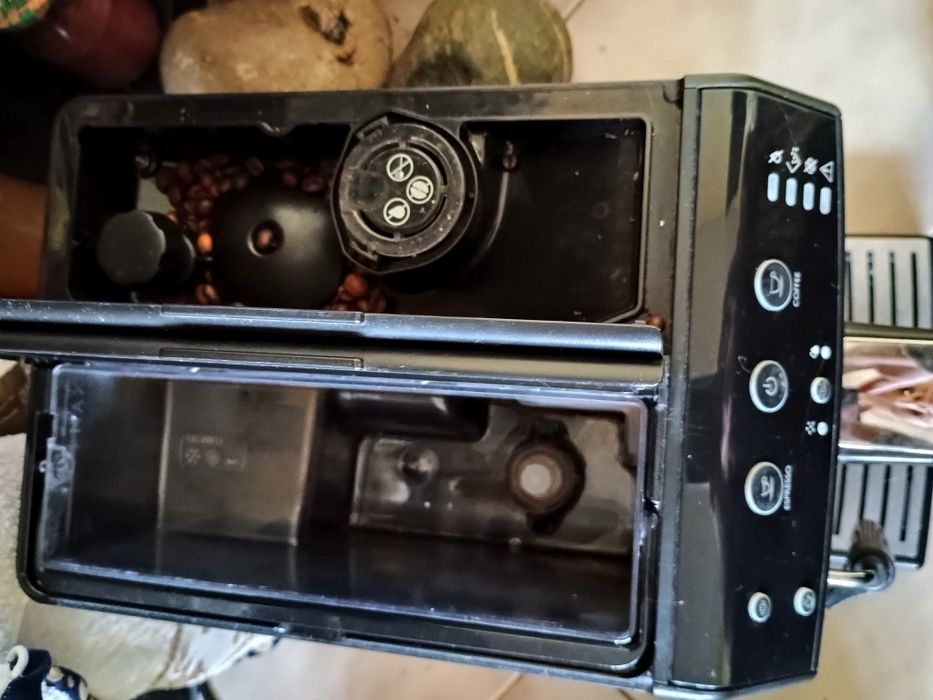 Продавам работещ кафеавтомат Philips за части
