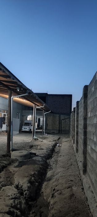 Уй сотилади гишдан курилган