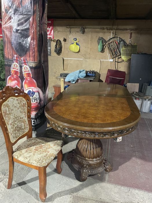 Продам дубовый стол и 12 стульев