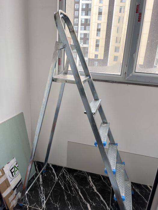 Стремянка отл состояние