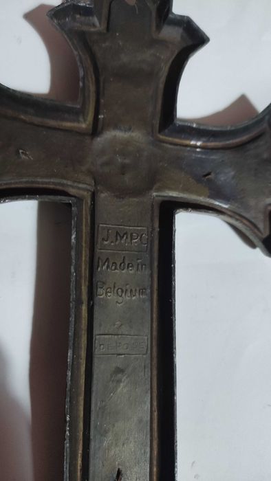 Стар стенен кръст Разпятие Христово от метал