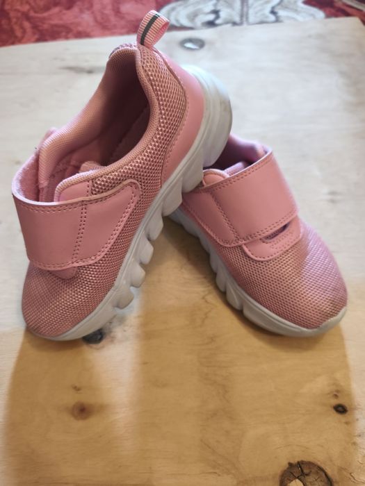 Спортивный обувь. Кроссовок.