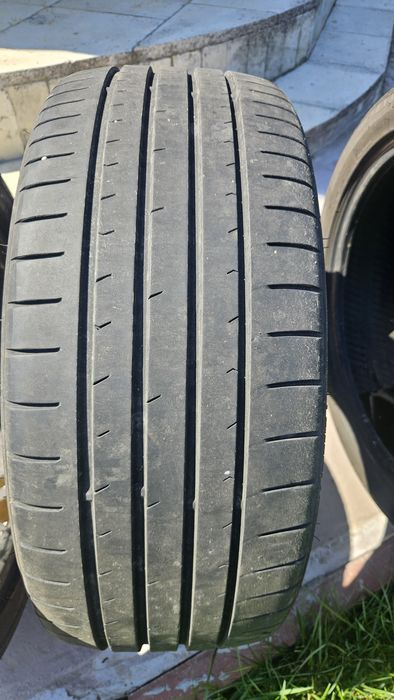 Vând anvelope 215/45/18
