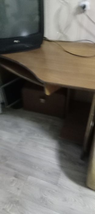 Продам компьютерный стол