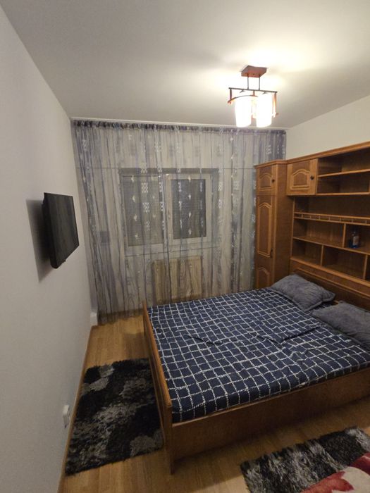 Apartament cu 3 camere de închiriat