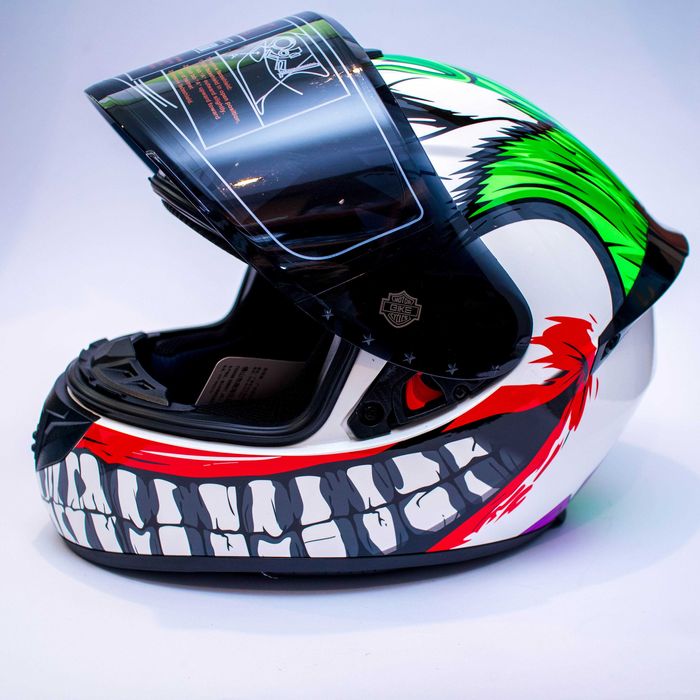 Каска за мотор пистов , скутер , ел. тротинетка др. ( Размер L 59-60 )