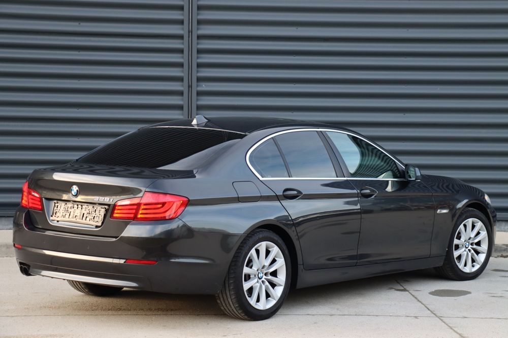 BMW 528i,2 Butoane, Automat, Trapa, Xenon GARANTIE/RATE, Variante auto