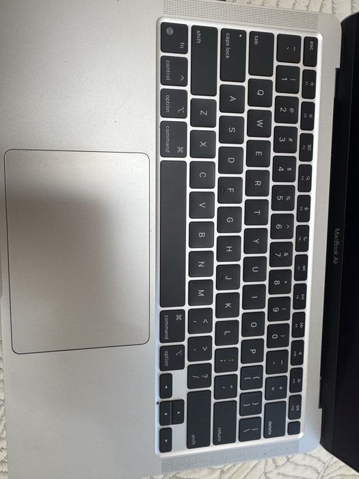 Продам MacBook Air почти новый