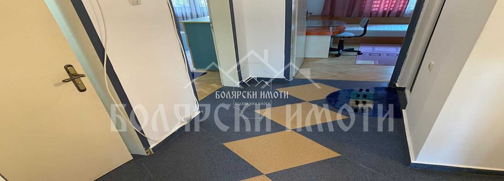 Дава се под наем Тристаен апартамент в Велико Търново, Център - 110 кв.м за 385 € - Снимка #14