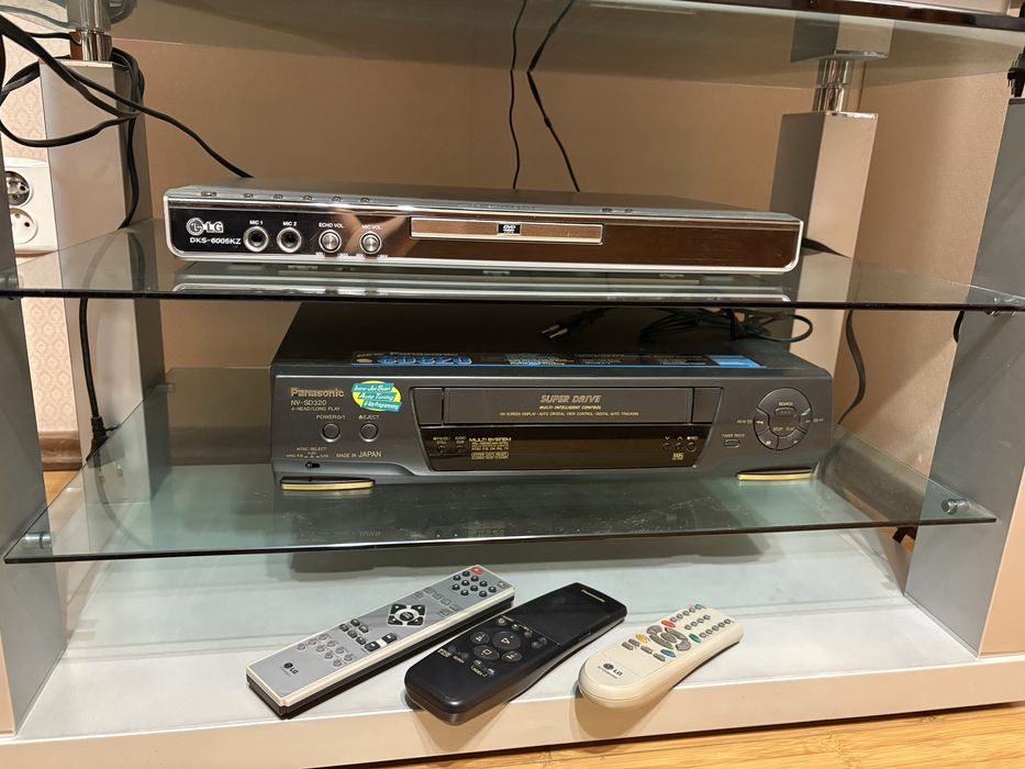 телевизор + DVD + видеомагнитофон