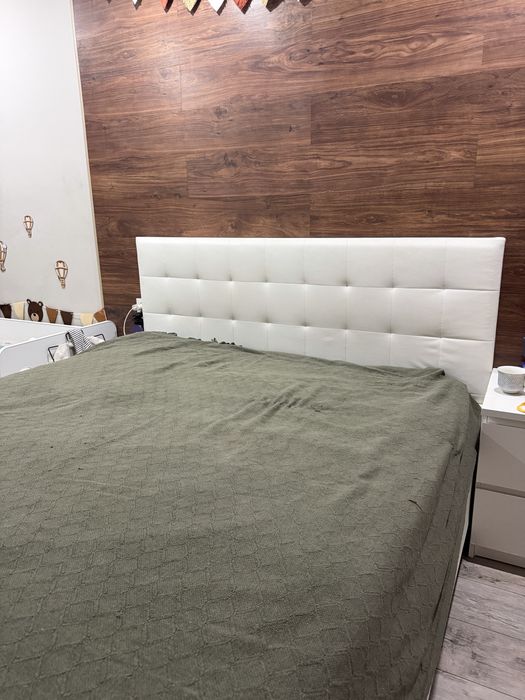 Продам кровать с матрасом 160х200