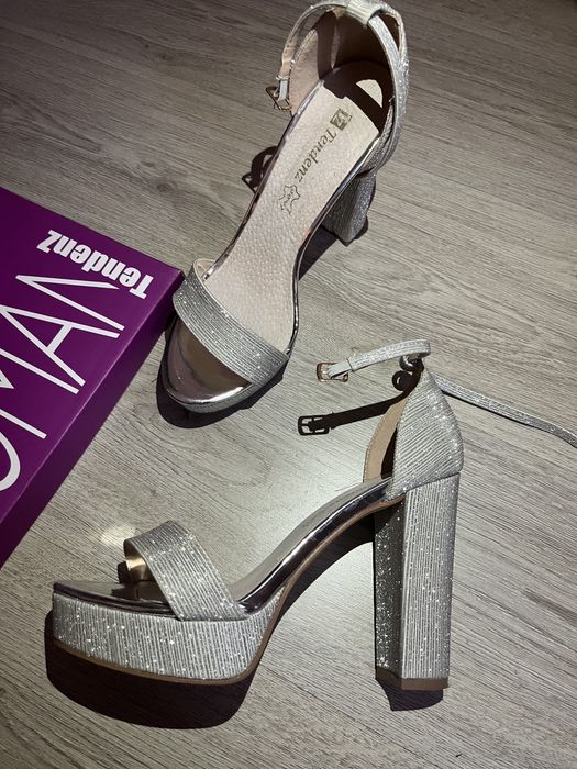 Два чифта сандали tendenz