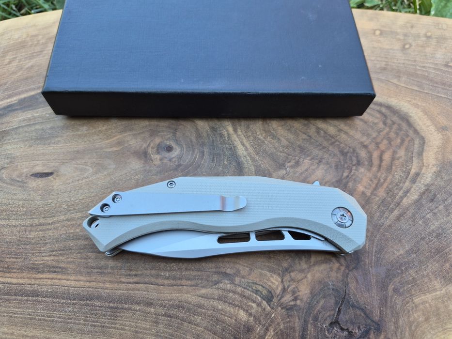 Сгъваем джобен нож ,стомана D2 с двуцветна дръжка,D120