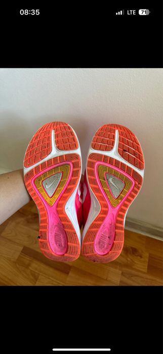 Adidasi Nike.