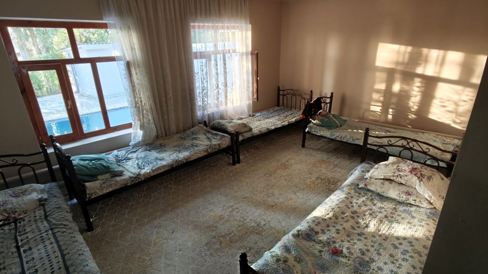 Gazalkentda euro dacha sotiladi yer narhida.