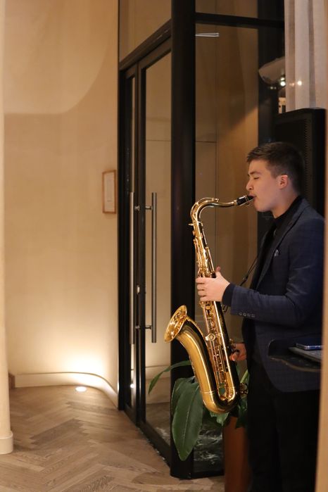 Саксофонист (Живая музыка). Саксофон