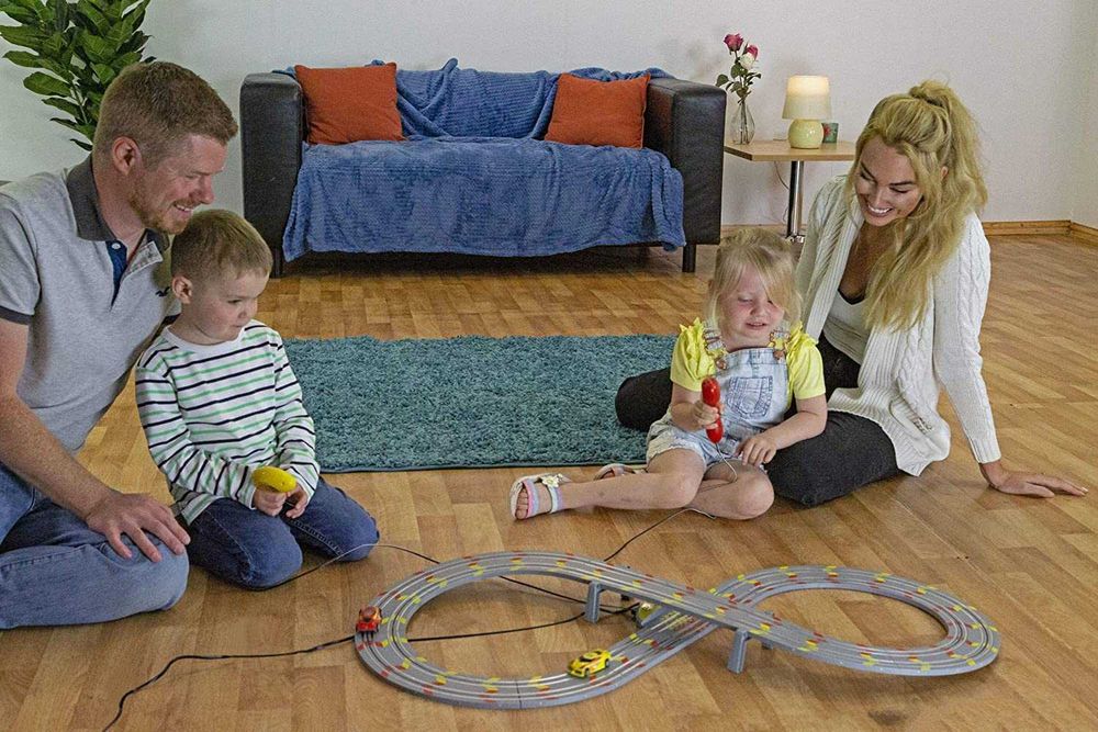 Състезателна Писта с 2 коли и дистанционни Аутобан Scalextric