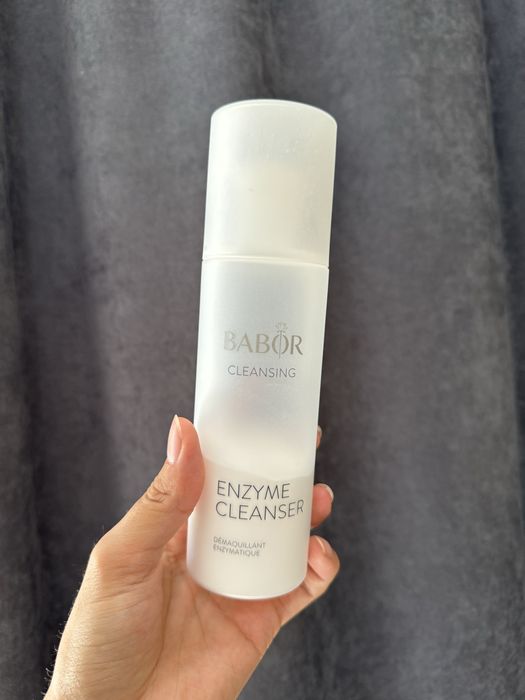 Тоналка Армани, хайлайтер Диор, пудра (косметика)