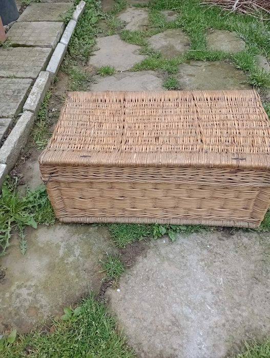 Антики Винтидж  Плетен куфар от миналия век /Антика/