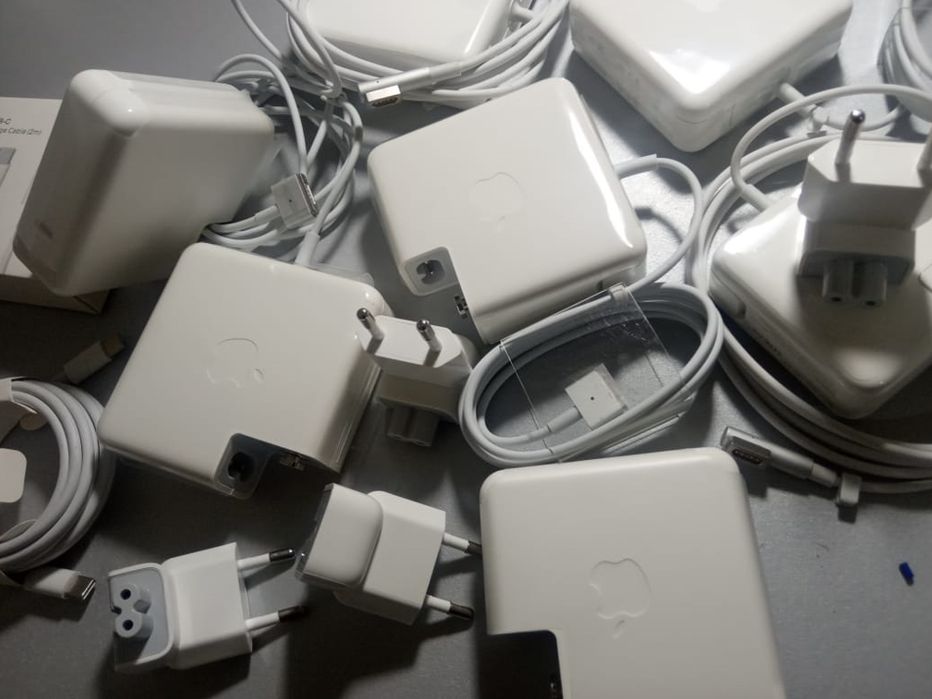 на MacBook 45W - зарядка, блок питания .