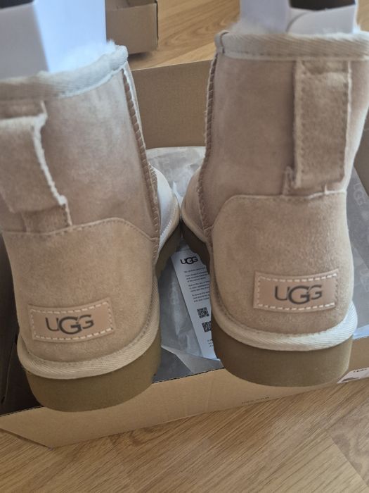 Ugg боти, чисто нови, 40