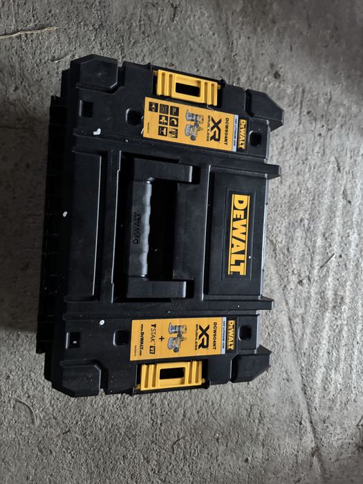 Masina de frezat DeWalt NOU !