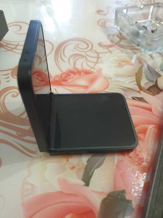 Samsung Galaxy Z Flip7