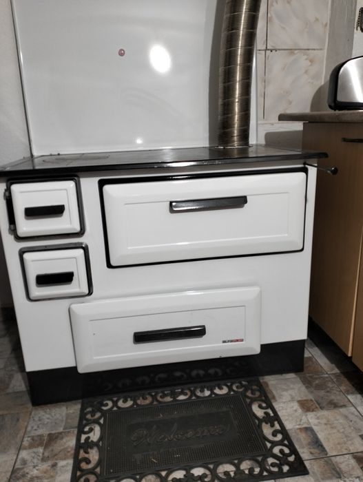 Sobă de gătit pe lemne stare funcționare foarte buna