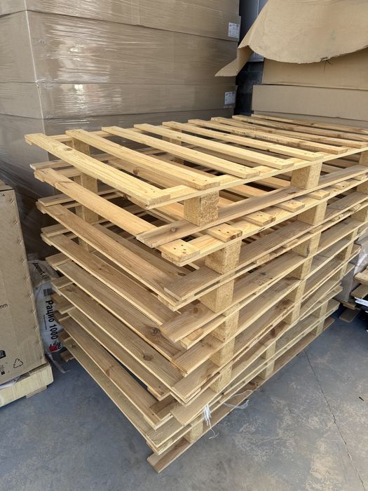 Подарявам дървени палета с различни размери