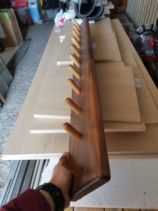 Закачалка за якета от масив