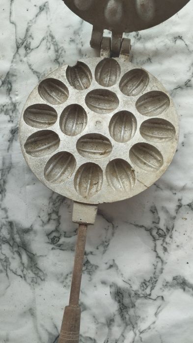 Чугунена преса за орехчета