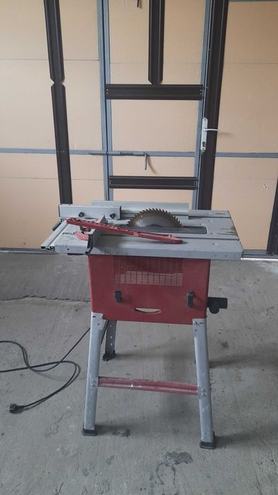 Fierastrau de masa circular Einhell TH-TS 1525 U