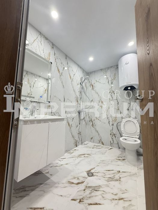 Нов двустаен апартамент под наем в района на Централна Поща, град Вар