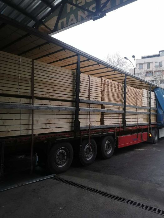 Изграждаме дървени навеси, парапети, подиуми с декинг и др.