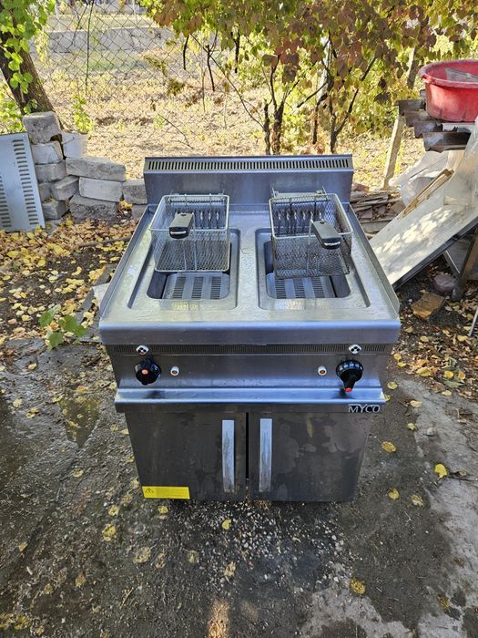 Фритюрник професионален трифазен 2х6 kw.,2x8 литра Цена 690 Евро