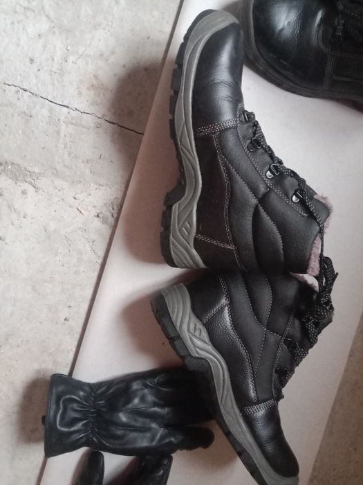 Продам ботинка зимный