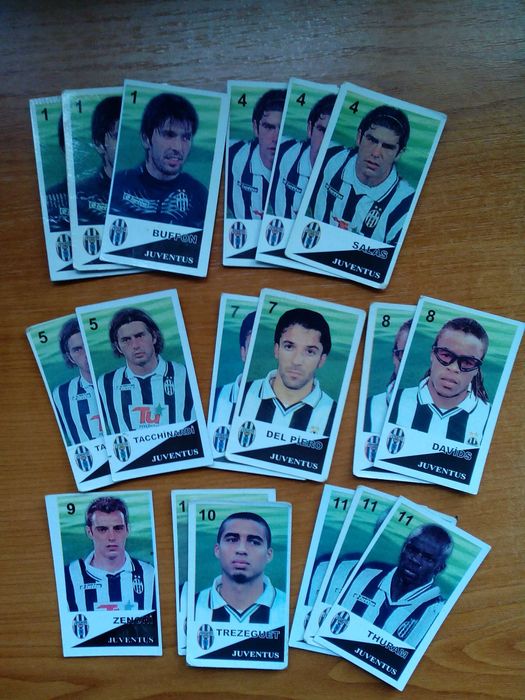 Карти на футболисти и баскетболисти и стикери на Чипикао