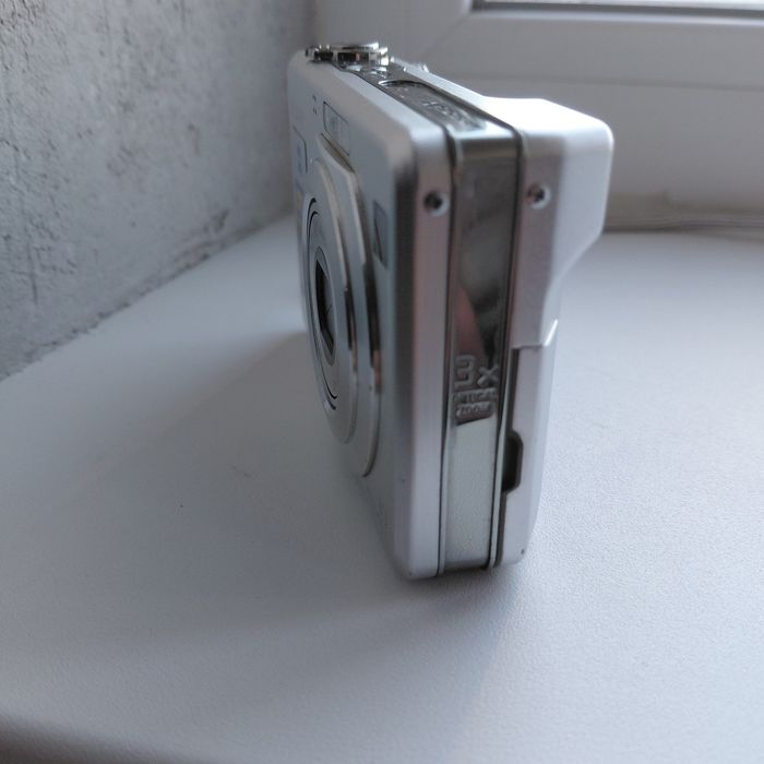 Продам фотоаппарат SONY  DSC W- 100