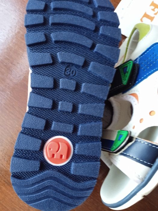 Детская обувь новая.