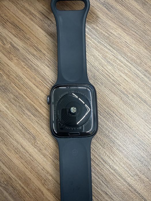 Продам apple watch SE 44mm