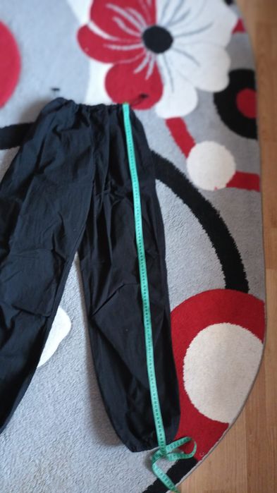 Vand pantaloni negri